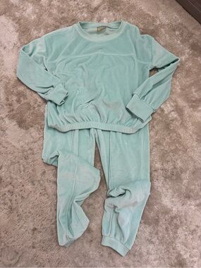 EUC Zella Velour Set - Mint